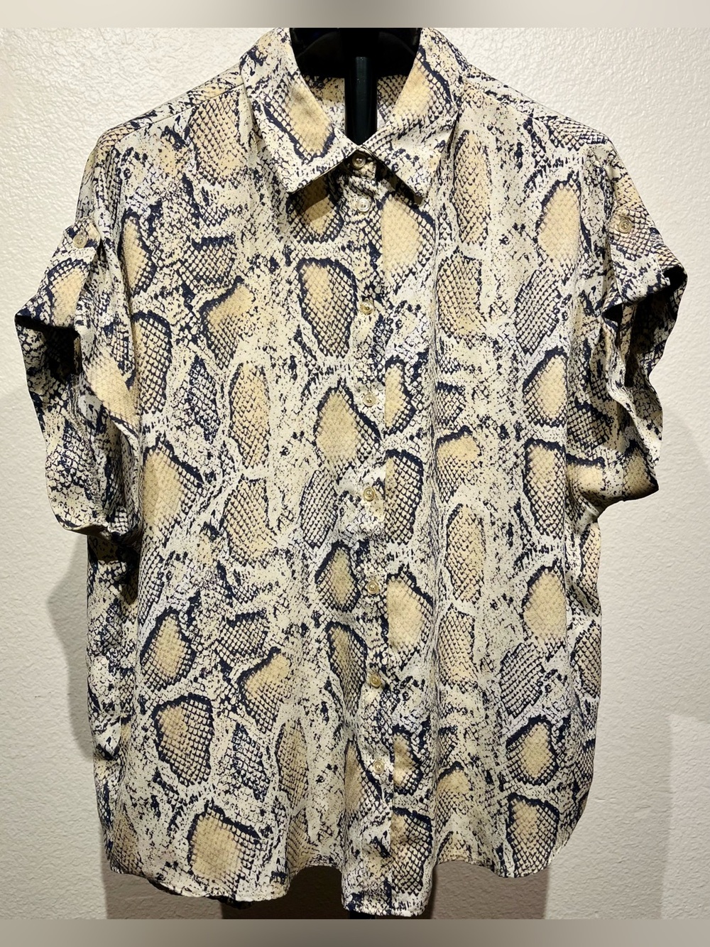 Suzy Shier Snake-Print Short Sleeve Button-Up Shirt - Size M (Women’s)